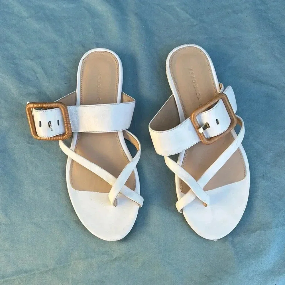 GUC- Veronica Beard Salva White Leather Buckle Flat Sandal Size 5 *defect* women